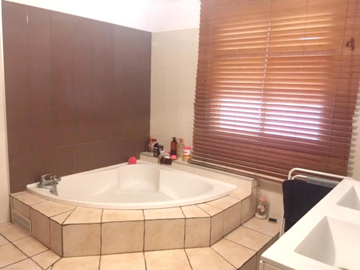 Grande Maison Avec Jardin Et Piscine A 생조세프 외부 사진